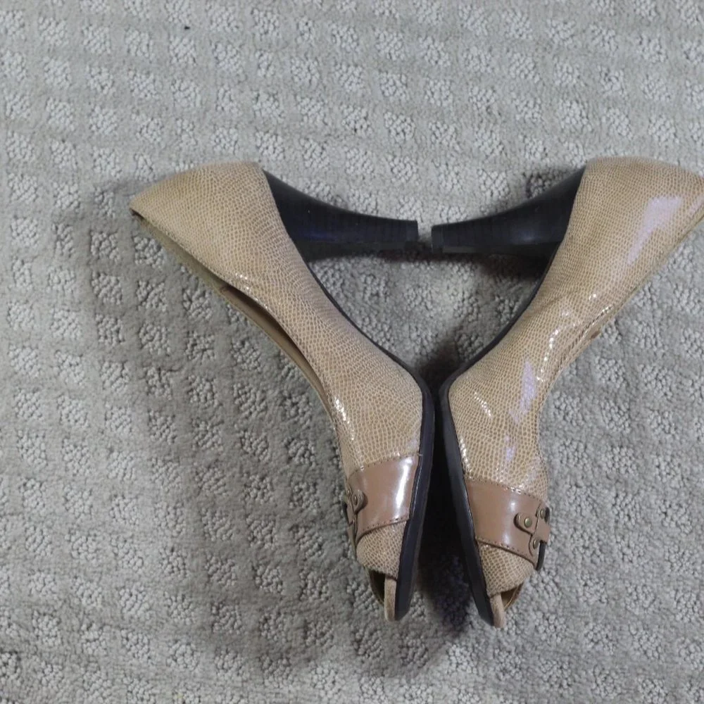 A2 Aerosoles Size 10 Tan Peep Toe Heels
